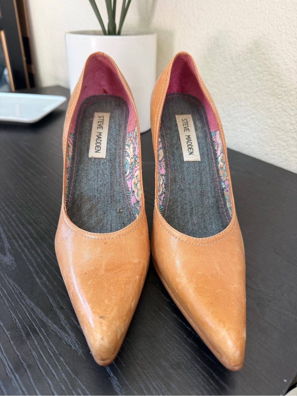 Steve Madden Tan Pointed-Toe Leather Pumps with Pink Lining 6